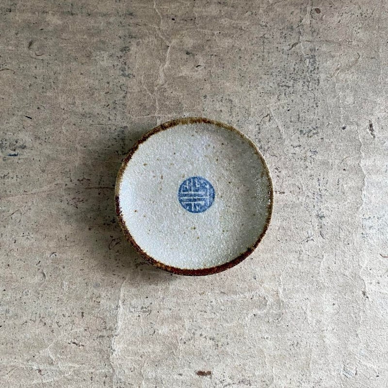美濃焼 縞吉窯 渕錆白砂染付丸紋3寸皿 | MatsuBokkuri