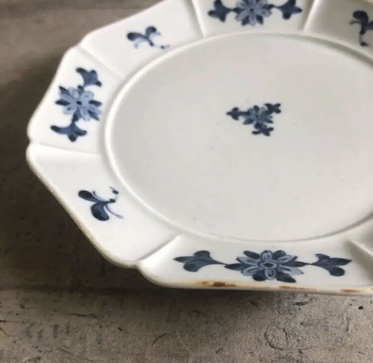 波佐見焼 陶房青 古染花 八方七寸皿 | MatsuBokkuri