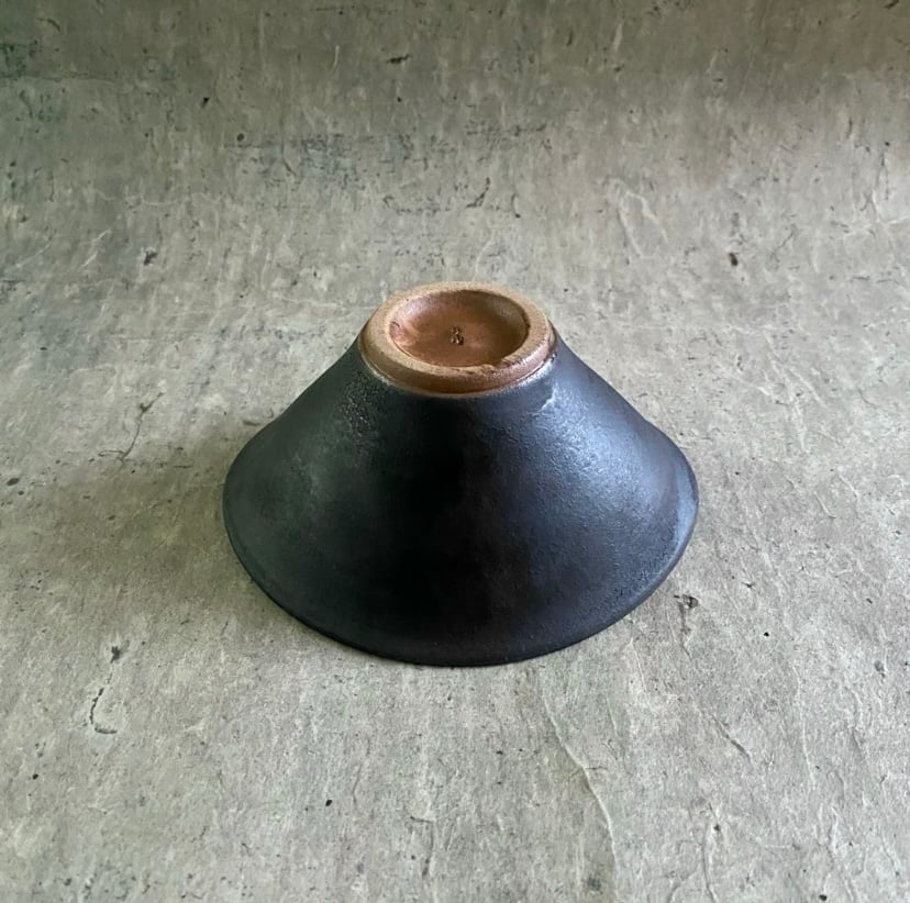 小皿　江戸前期　美濃　瀬戸黒　花型　型押し　蛇肌 10a4ff8412889df62fcc191268b2da