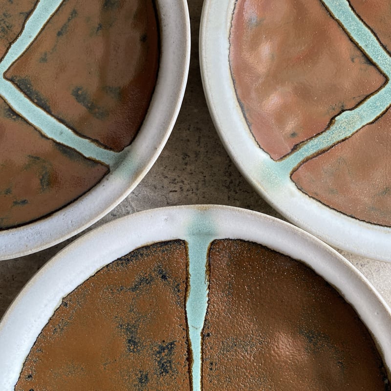 益子焼 柿釉渕糠青磁クロス8寸皿 | MatsuBokkuri