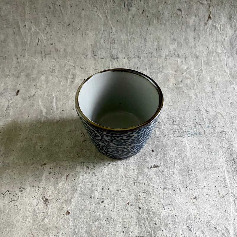 美濃焼 縞吉窯 古染新タコ唐草蕎麦猪口 | MatsuBokkuri