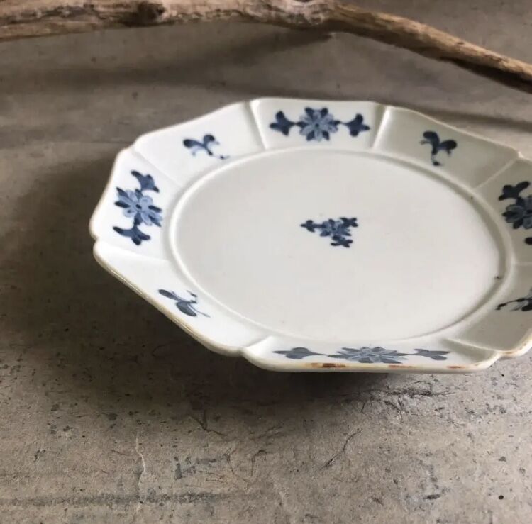 波佐見焼 陶房青 古染花 八方七寸皿 | MatsuBokkuri