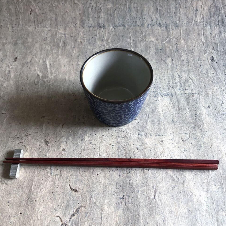 美濃焼 古染花菊模様 蕎麦猪口 | MatsuBokkuri