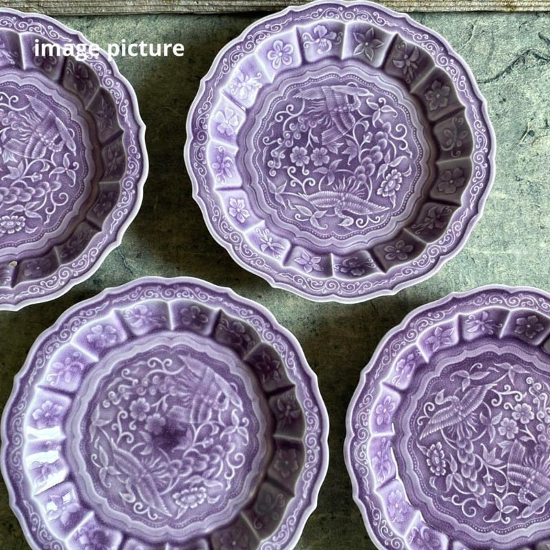 有田焼 福泉 ライトの当たる場所や観る所で色が華やかに 花模様