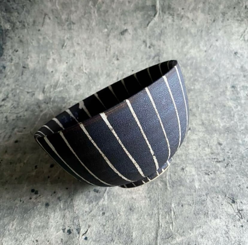 美濃焼 兵山窯 錆巻十草5寸丸丼 | MatsuBokkuri