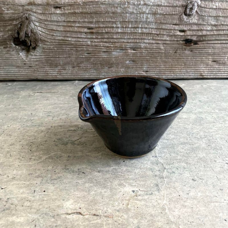 益子焼 黒柿釉鉄流し片口鉢（小） | MatsuBokkuri