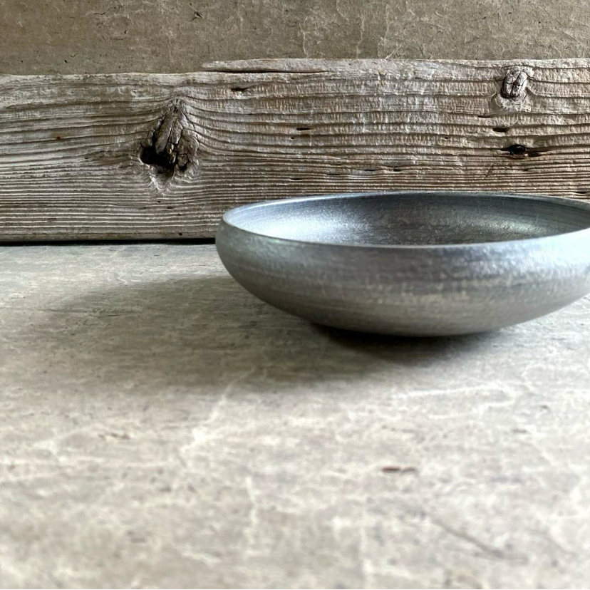 有田焼 陶悦窯 晶雲母銀6寸鉄鉢 | MatsuBokkuri