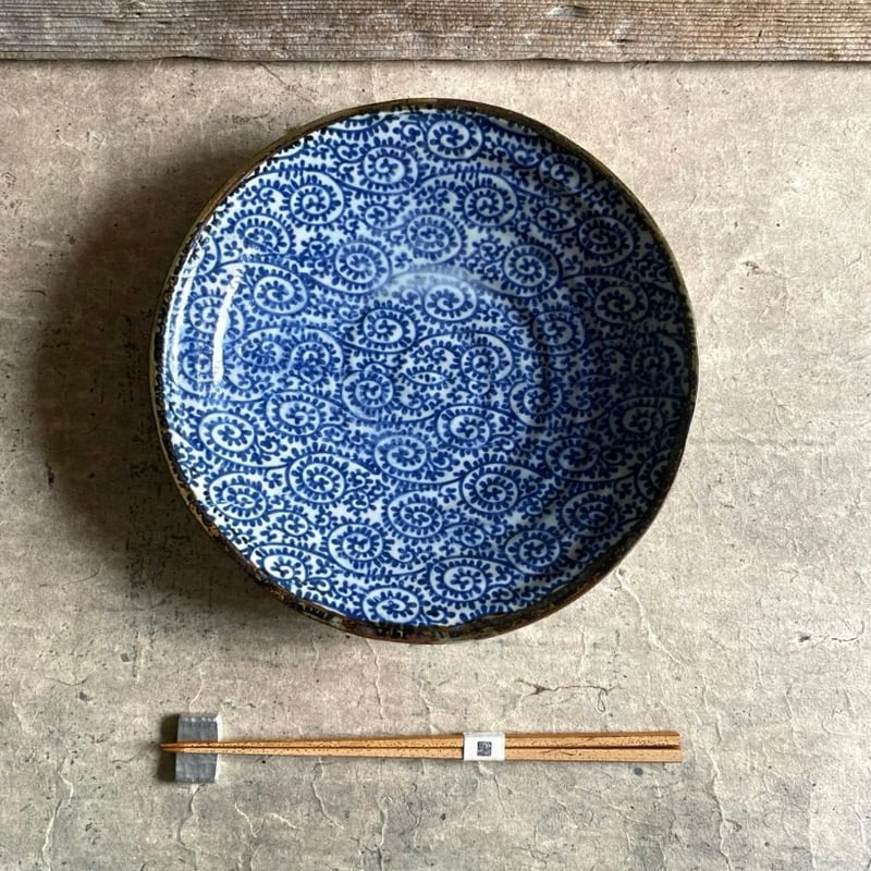 美濃焼 森川縞吉窯 古染タコ唐草麺皿 | MatsuBokkuri