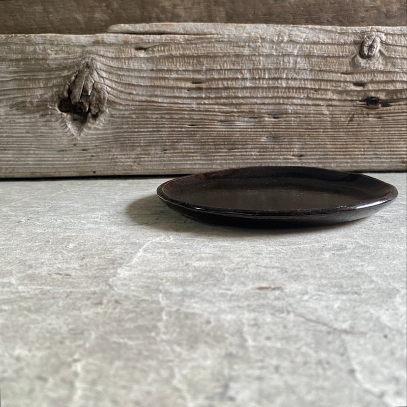 益子焼 黒柿釉5寸平皿 | MatsuBokkuri