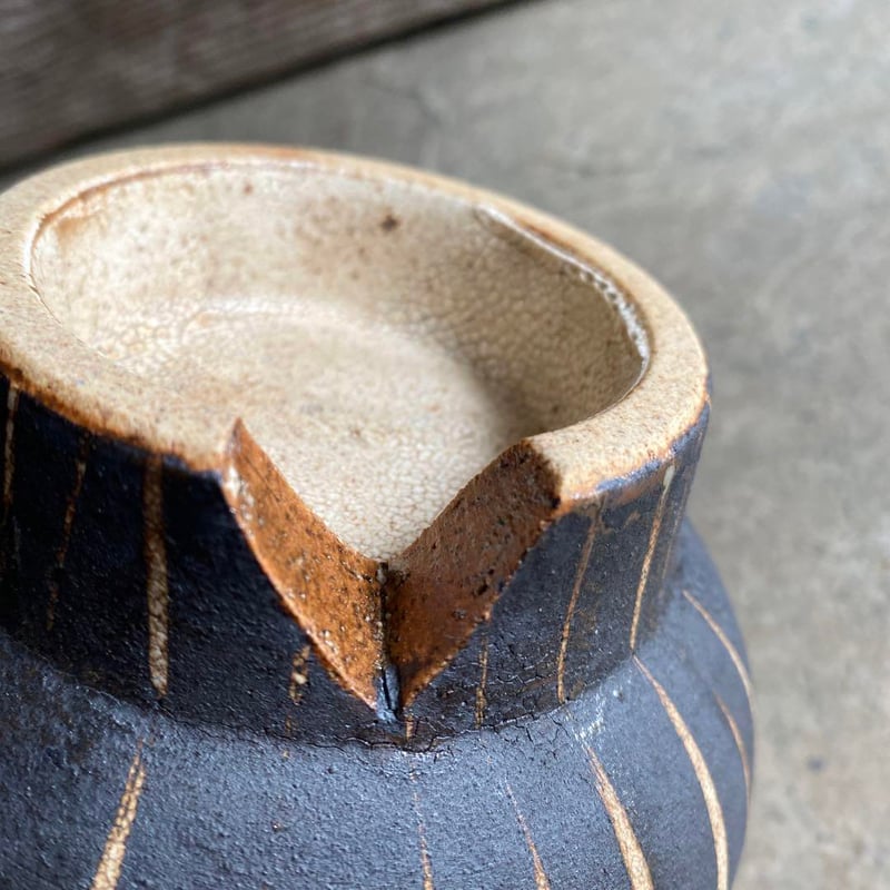 美濃焼 兵山窯 黒錆巻十草切立高台鉢 | MatsuBokkuri