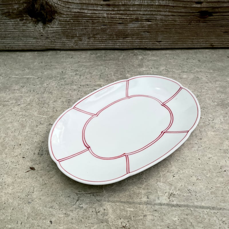波佐見焼 洸琳窯 手描き間取り花型楕円皿（赤） | MatsuBokkuri