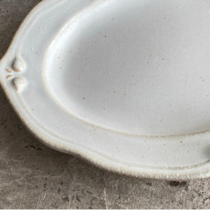 益子焼 皿. 益子焼 白糠釉8寸平皿 | MatsuBokkuri