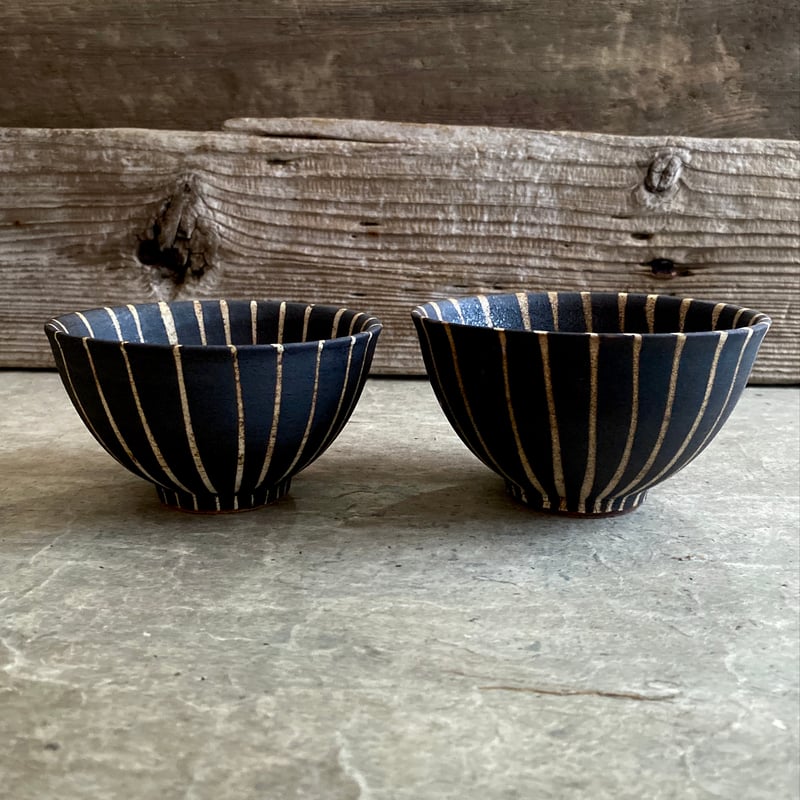 美濃焼 兵山窯 黒錆巻十草新飯碗 | MatsuBokkuri