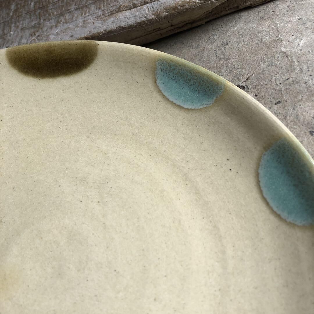 益子焼 二彩7寸丸皿 | MatsuBokkuri