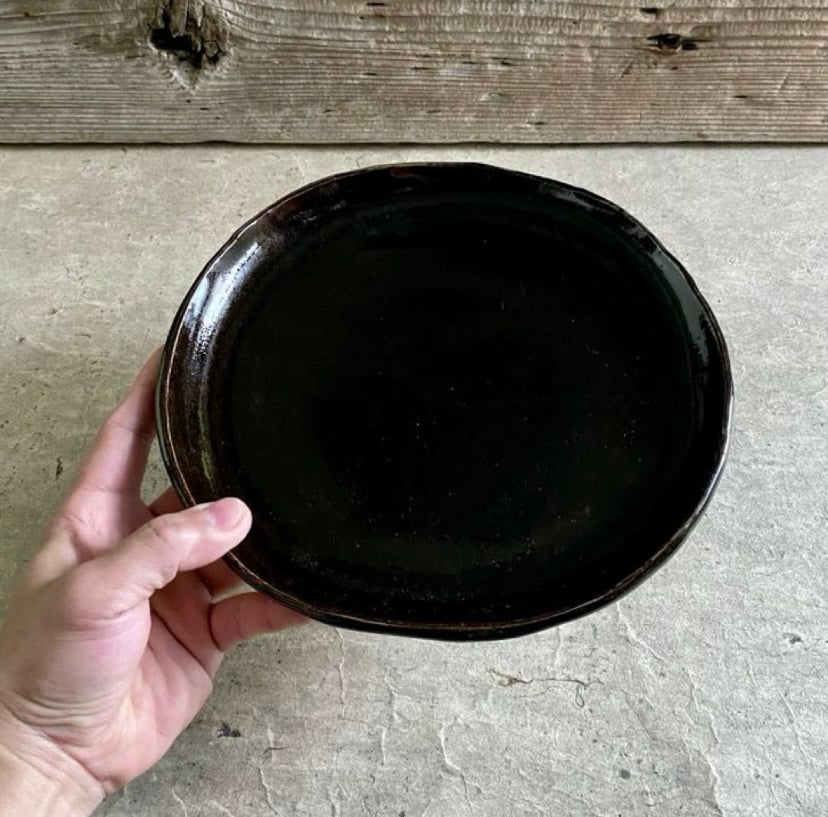 益子焼 黒柿釉8寸平皿 | MatsuBokkuri