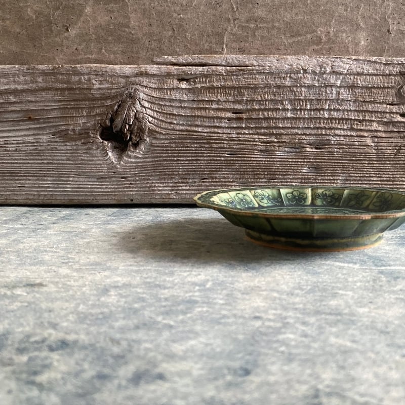 有田焼 福泉窯 織部還元花鳥彫5寸皿 | MatsuBokkuri 有田焼 福泉窯 織部還元花鳥彫5寸皿 | MatsuBokkuri