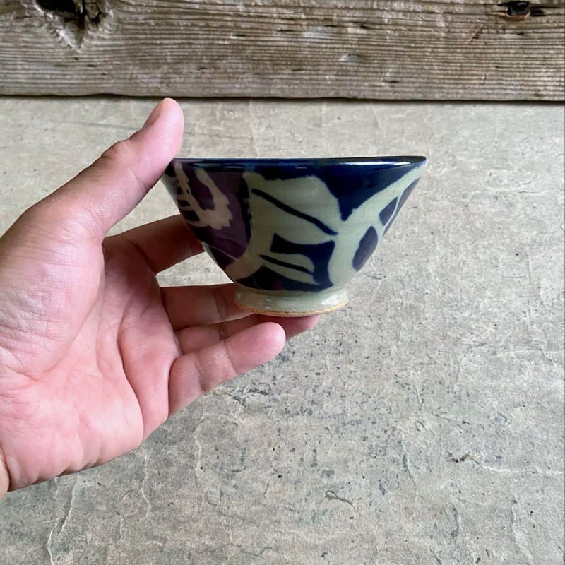 作家　陶芸作家　飯碗　作家物　益子焼　呉須鉄　工芸品 益子焼 呉須椿小飯碗 | MatsuBokkuri