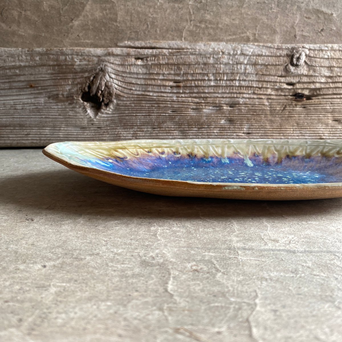 益子焼 刻紋結晶釉葉皿（大） | MatsuBokkuri