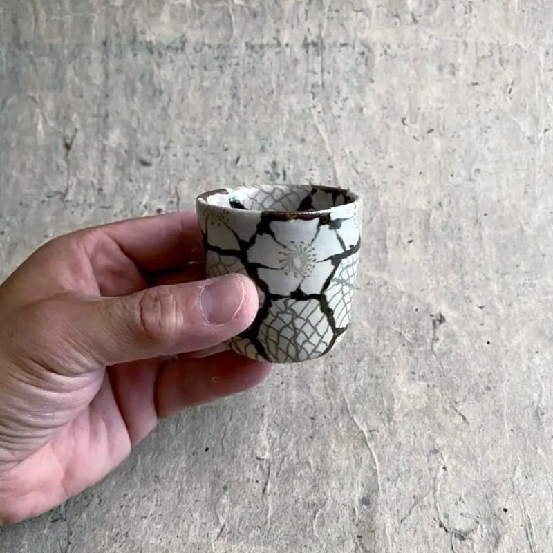 益子焼 千田義昭 練込ぐい呑 花と葉 | MatsuBokkuri