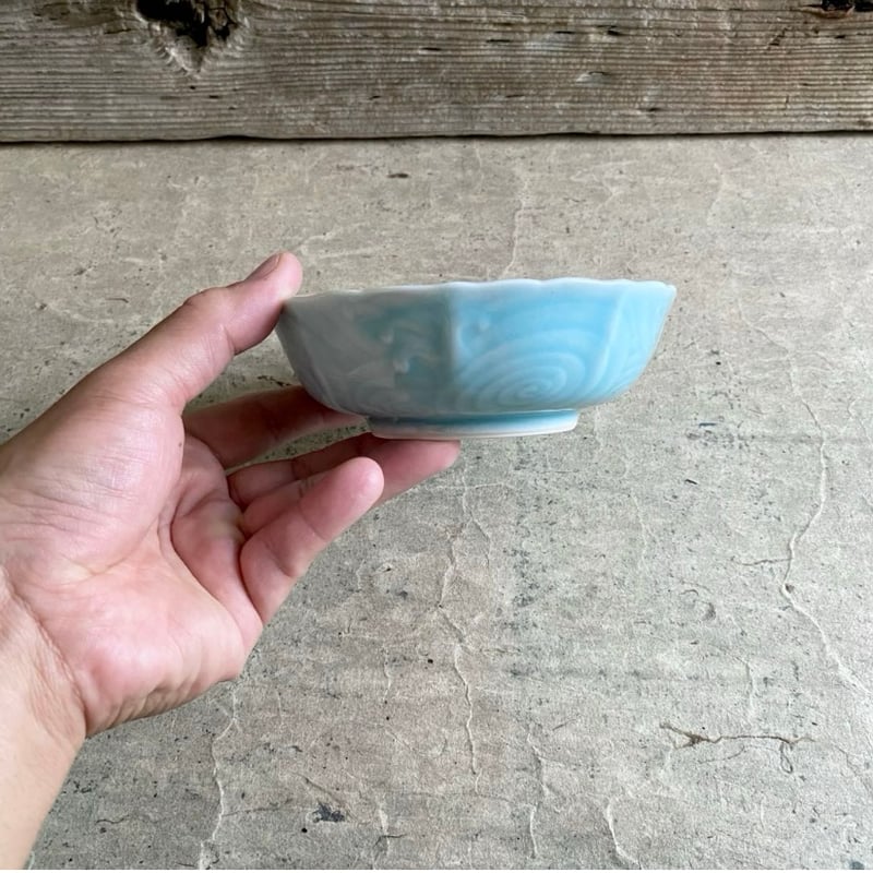 有田焼 華山窯 青磁唐草彫 小鉢 | MatsuBokkuri