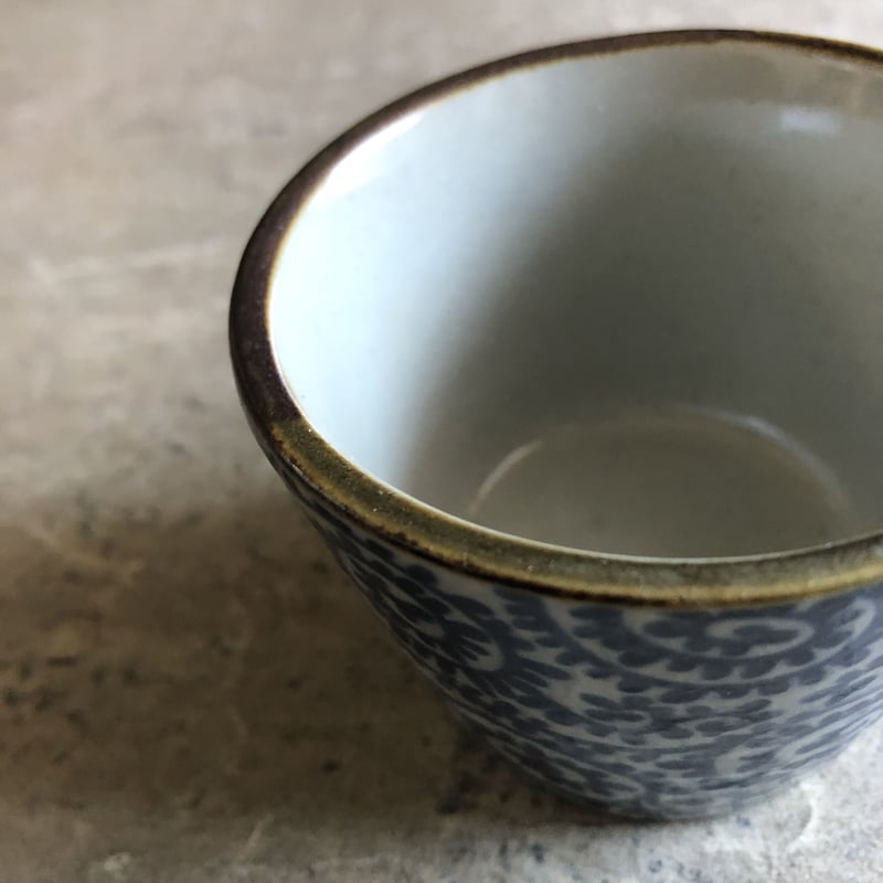 美濃焼 古染新タコ唐草蕎麦猪口 | MatsuBokkuri 美濃焼 古染新タコ唐草蕎麦猪口 | MatsuBokkuri