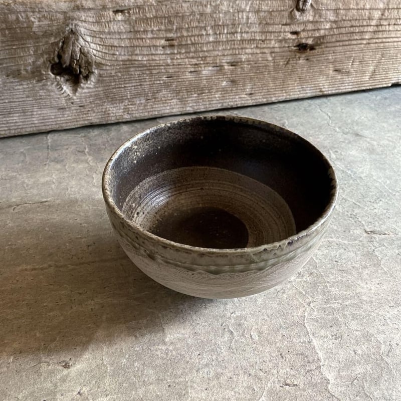 益子焼 刷毛目5寸丸丼「内黒刷毛目」 | MatsuBokkuri