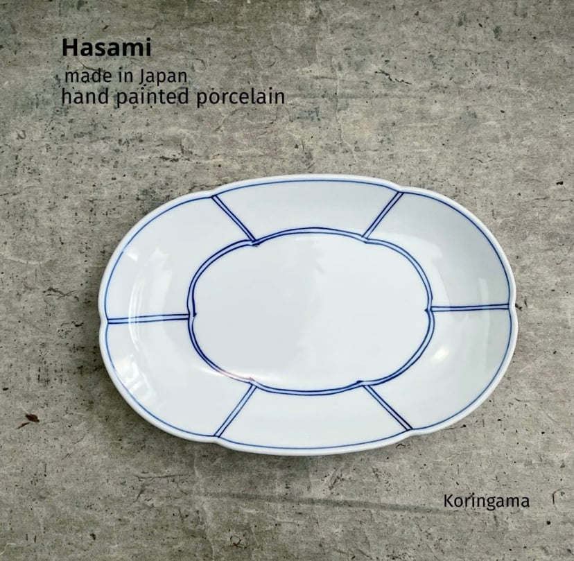 波佐見焼 洸琳窯 手描き間取り花型楕円皿（青） | MatsuBokkuri