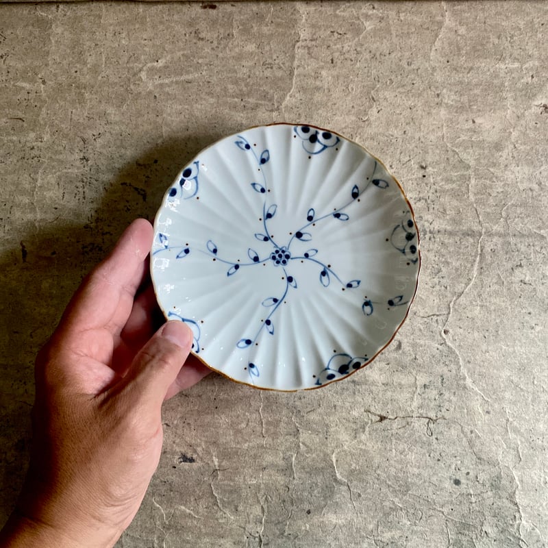 伊万里焼 徳七窯 つる花唐草輪花皿 | MatsuBokkuri