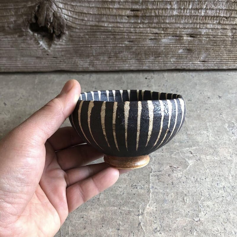 高台付き陶器ボウル 格子模様 高台付き陶器ボウル 格子模様 高台付き陶器ボウル 格子模様 鉢・ボウル