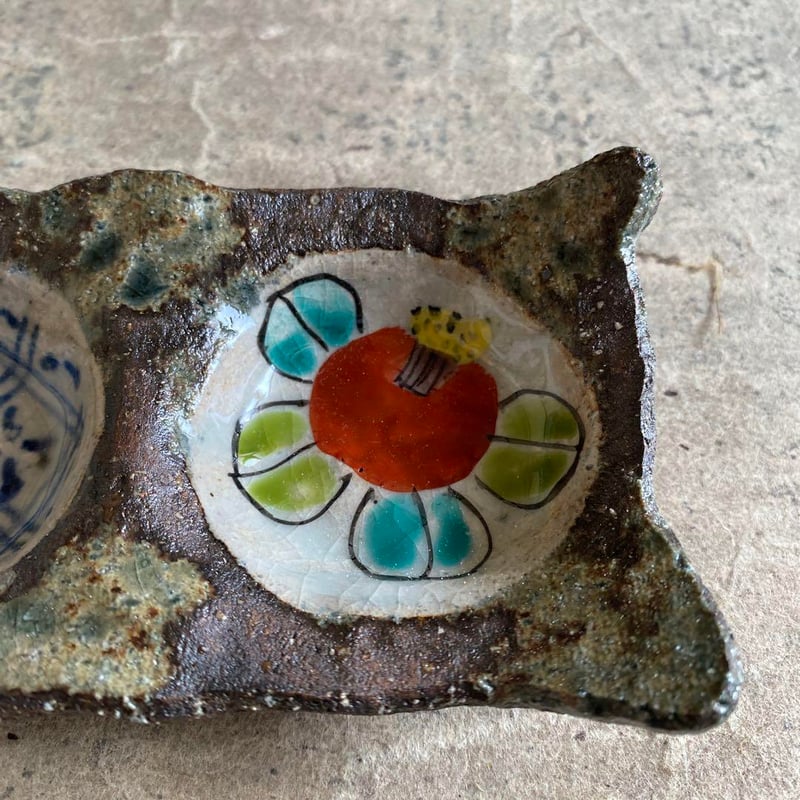 波佐見焼 洸彩窯 椿と地紋二品皿 | MatsuBokkuri