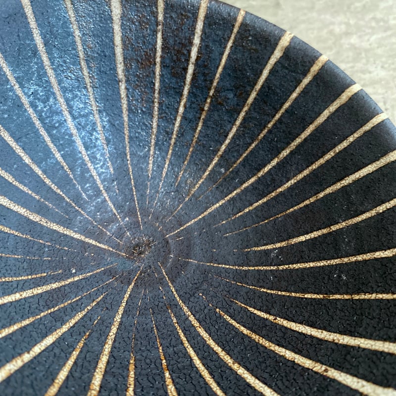 美濃焼 兵山窯 黒錆巻十草平小鉢 | MatsuBokkuri