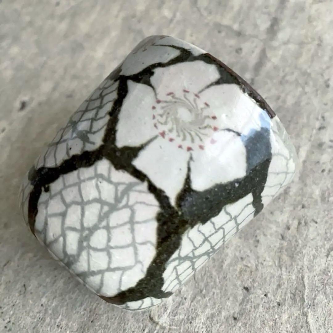 益子焼 千田義昭 練込ぐい呑 花と葉 | MatsuBokkuri