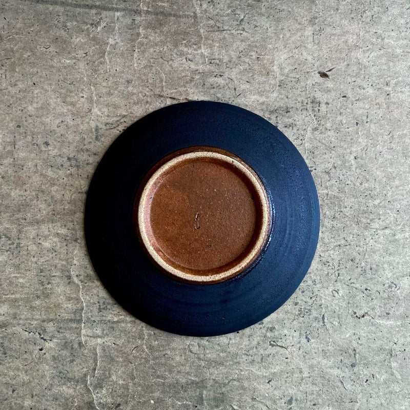 美濃焼 兵山窯 黒錆巻5.5寸丸皿 | MatsuBokkuri