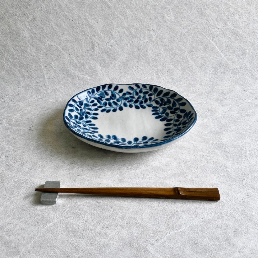 江戸骨董隅切長方豆皿有名「霞晴山」銘京楽焼/手描大根変形皿モース·ボストン美術館 美濃焼 宗山窯 安南手描き楕円皿（たこ唐草） | MatsuBokkuri