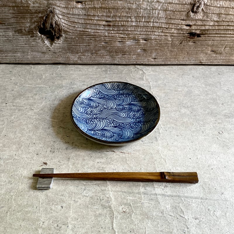 美濃焼 森川縞吉窯 古染荒波模様 5寸皿 | MatsuBokkuri