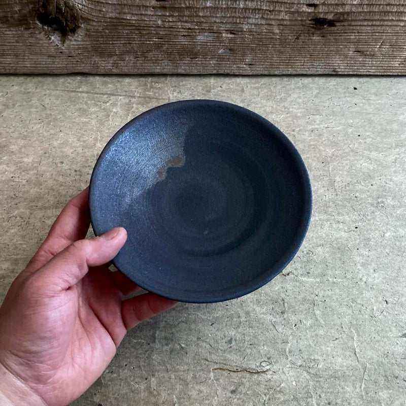 美濃焼 兵山窯 黒錆巻5.5寸丸皿 | MatsuBokkuri