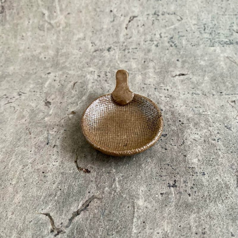 一輪差し／益子焼／つぎお造 益子焼 古賀賢二 うちわ箸置豆皿 | MatsuBokkuri