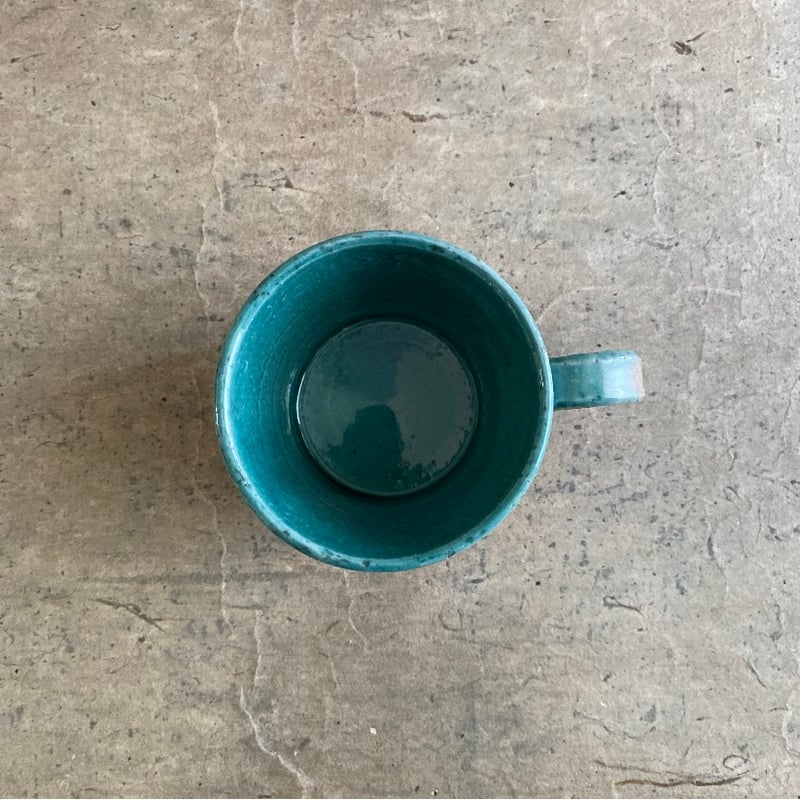 緑色のひび割れ釉の陶器カップ　清国から 緑色のひび割れ釉の陶器カップ 清国から