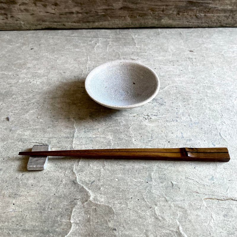 美濃焼 兵山窯 錆かいらぎ丸豆皿 | MatsuBokkuri