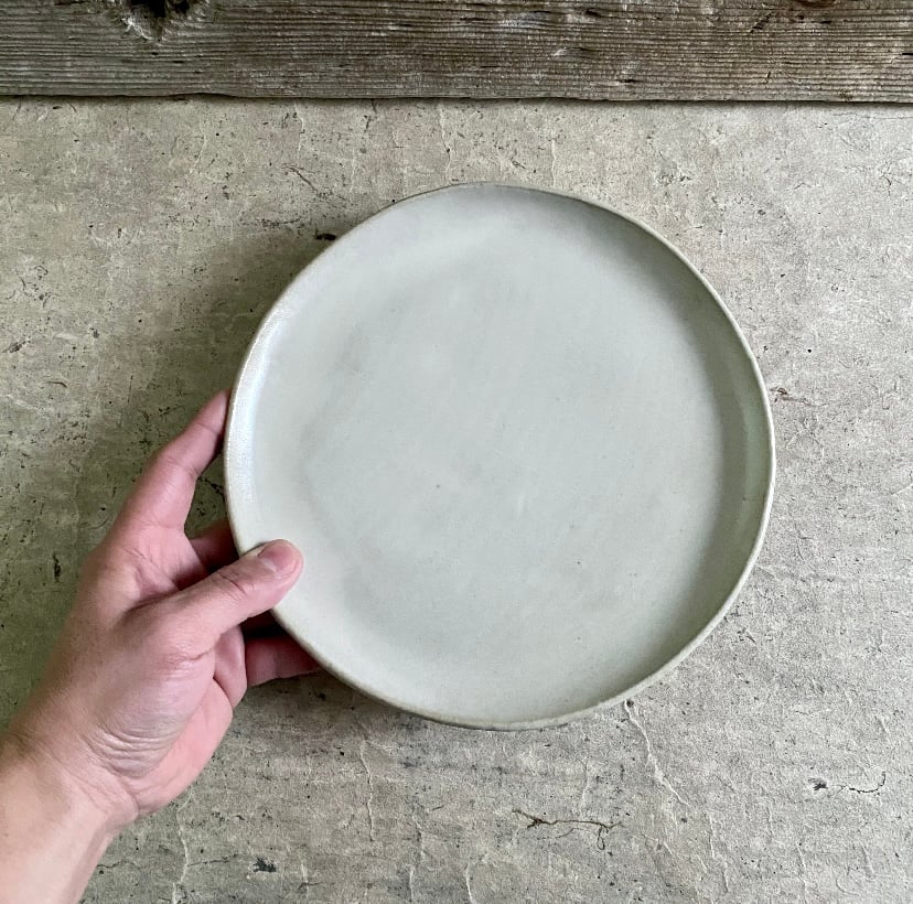 益子焼 白糠釉8寸平皿 | MatsuBokkuri