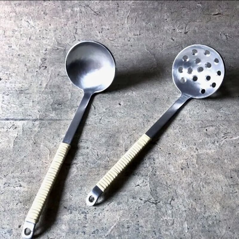 🔶SALE🔶 新潟燕 藤ヅル巻アルミ槌目入れお玉 （穴明） | MatsuBokkuri