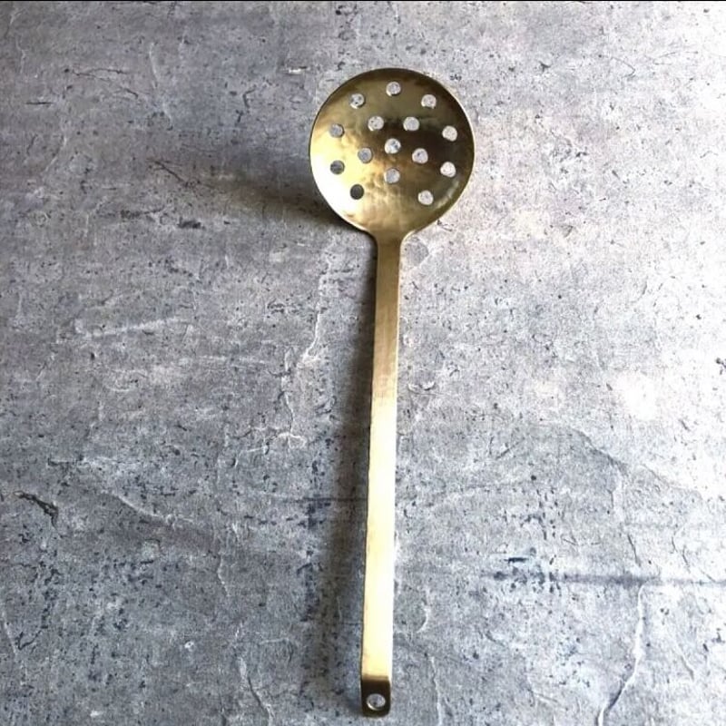 新潟燕 真鍮槌目入 手打ちお玉（穴明） | MatsuBokkuri