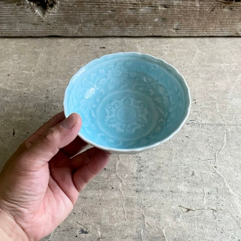 有田焼 華山窯 青磁唐草彫 小鉢 | MatsuBokkuri
