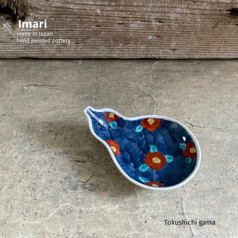 伊万里焼だと思います 伊万里焼 寛右衛門窯 染付菊唐草6寸皿 | MatsuBokkuri