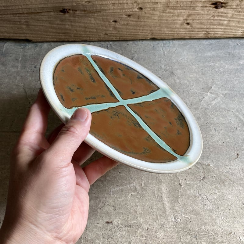 益子焼 柿釉渕糠青磁クロス8寸皿 | MatsuBokkuri