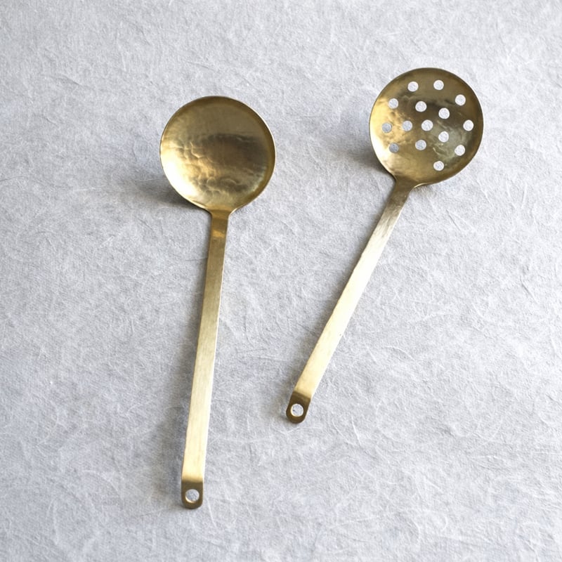 新潟燕 真鍮槌目入 手打ちお玉（穴明） | MatsuBokkuri