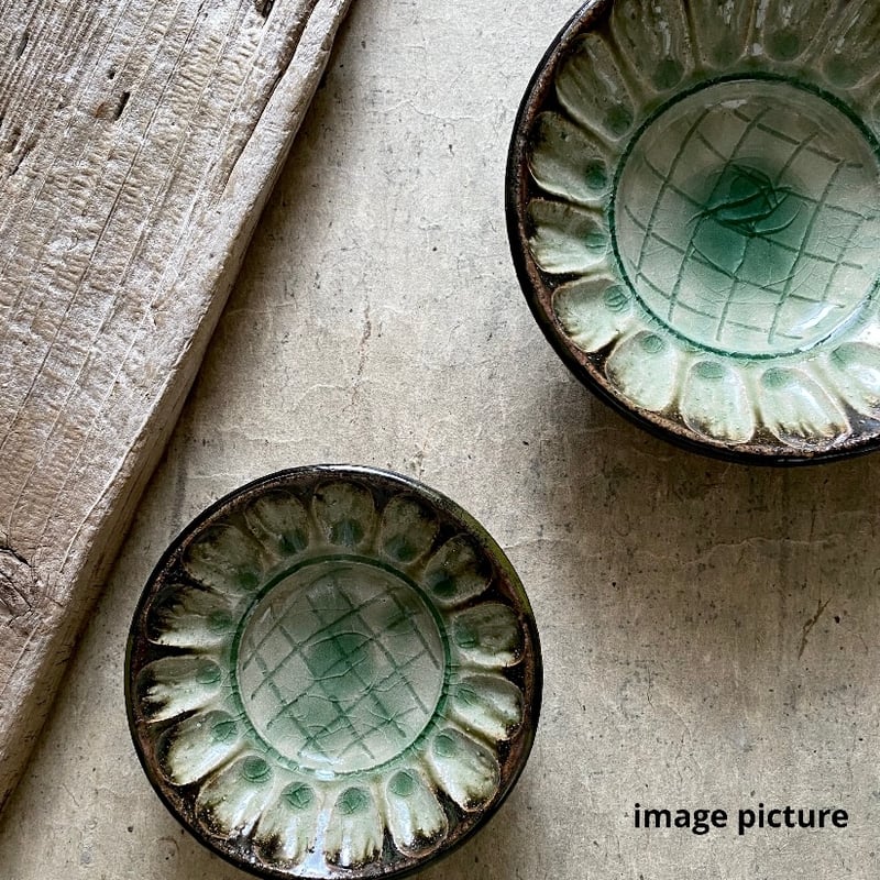 益子焼 古賀賢二 灰釉市松輪花彫鉢（中） | MatsuBokkuri