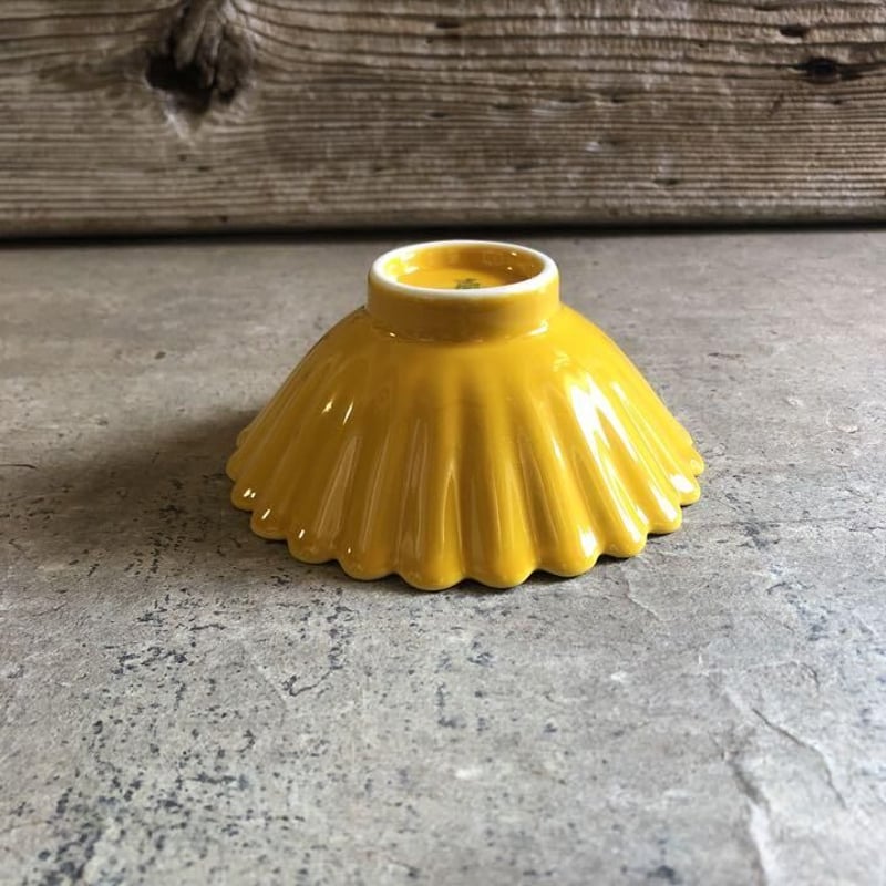 波佐見焼 黄釉菊彫仲付 | MatsuBokkuri