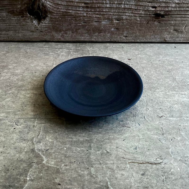 美濃焼 兵山窯 黒錆巻5.5寸丸皿 | MatsuBokkuri