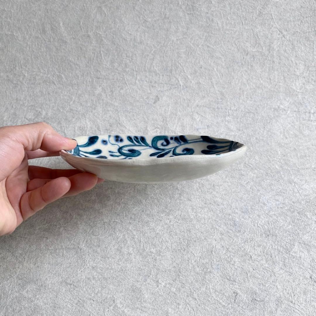 美濃焼 宗山窯 安南手描き楕円皿（ツル唐草） | MatsuBokkuri